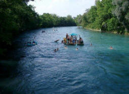 25km Flussstrecke ohne Hindernisse von Thun nach Bern laden zum Raften ein